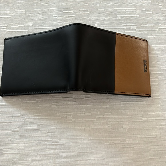 Tumi male wallet - Picture 2 of 3